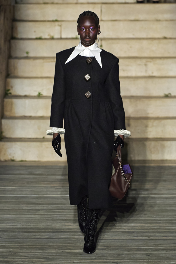 عرض أزياء غوتشي كروز 2023 خطوة نحو مستقبل حيوي في عالم الموضة