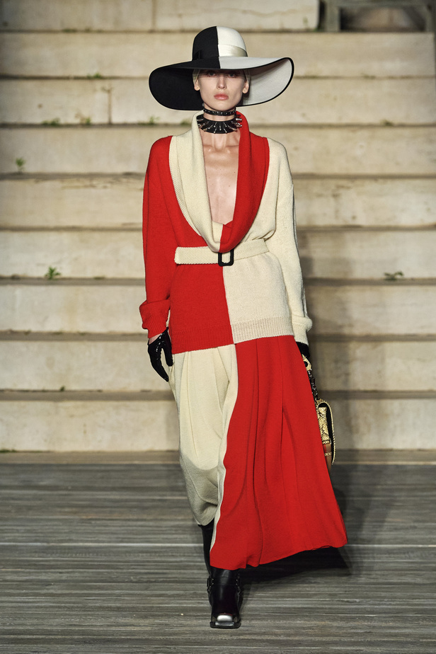 عرض أزياء غوتشي كروز 2023 خطوة نحو مستقبل حيوي في عالم الموضة