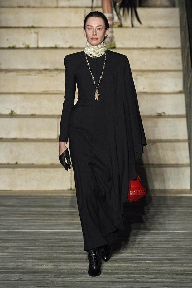 عرض أزياء غوتشي كروز 2023 خطوة نحو مستقبل حيوي في عالم الموضة