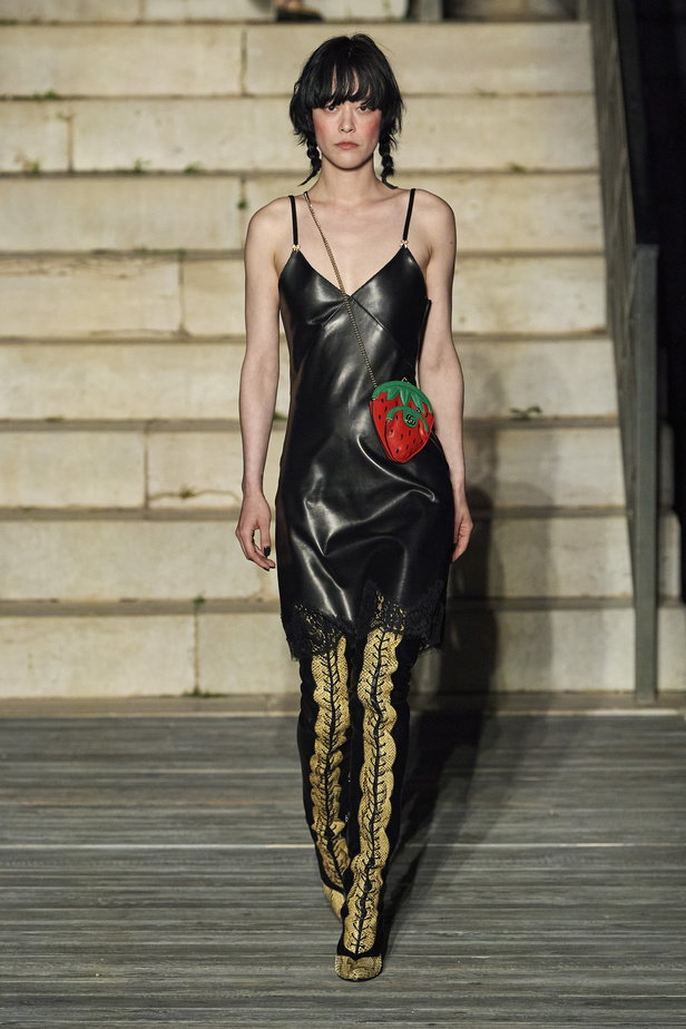 عرض أزياء غوتشي كروز 2023 خطوة نحو مستقبل حيوي في عالم الموضة