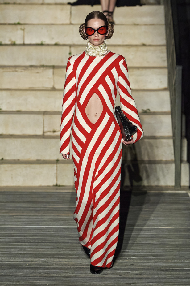 عرض أزياء غوتشي كروز 2023 خطوة نحو مستقبل حيوي في عالم الموضة