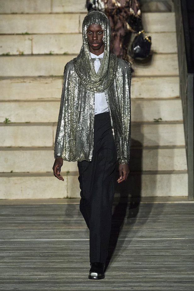 عرض أزياء غوتشي كروز 2023 خطوة نحو مستقبل حيوي في عالم الموضة