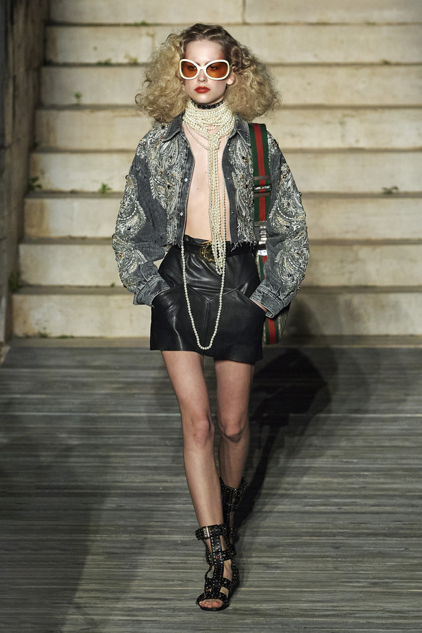 عرض أزياء غوتشي كروز 2023 خطوة نحو مستقبل حيوي في عالم الموضة