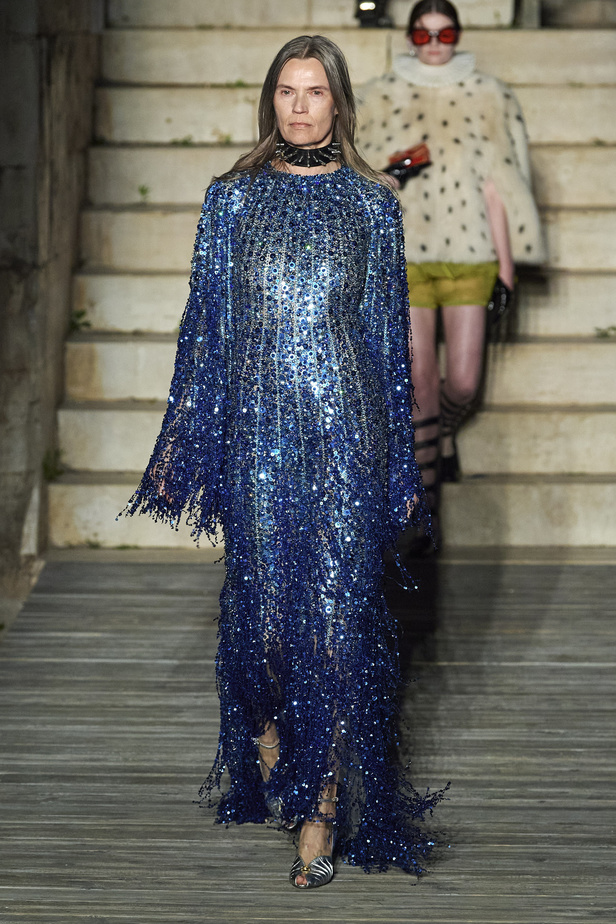 عرض أزياء غوتشي كروز 2023 خطوة نحو مستقبل حيوي في عالم الموضة