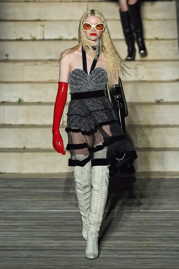 عرض أزياء غوتشي كروز 2023 خطوة نحو مستقبل حيوي في عالم الموضة