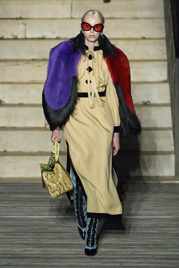 عرض أزياء غوتشي كروز 2023 خطوة نحو مستقبل حيوي في عالم الموضة