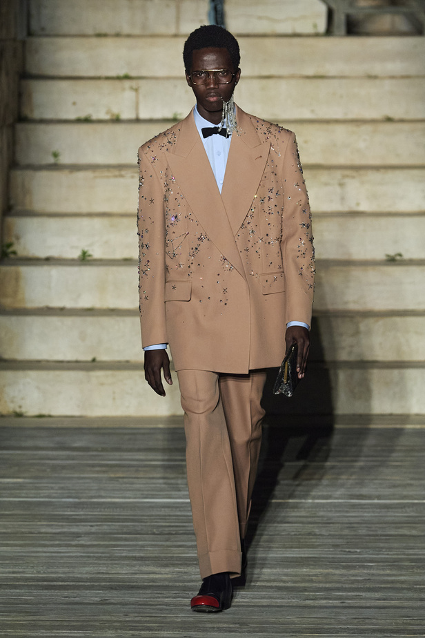 عرض أزياء غوتشي كروز 2023 خطوة نحو مستقبل حيوي في عالم الموضة