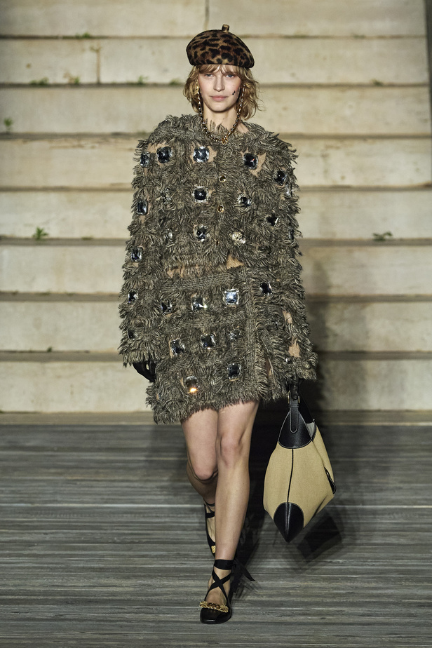 عرض أزياء غوتشي كروز 2023 خطوة نحو مستقبل حيوي في عالم الموضة