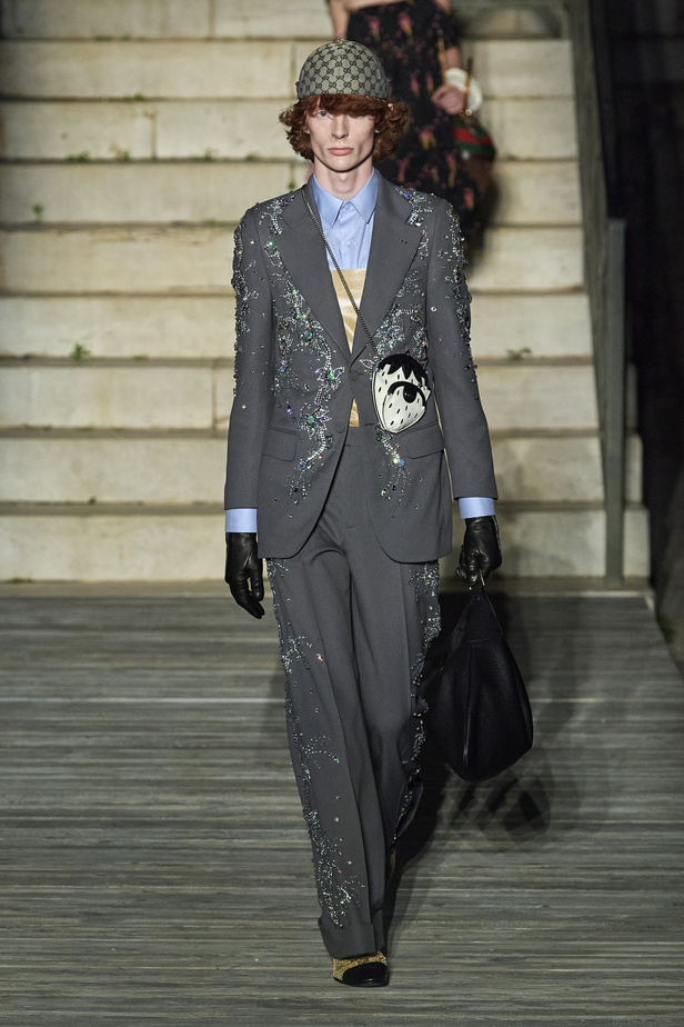 عرض أزياء غوتشي كروز 2023 خطوة نحو مستقبل حيوي في عالم الموضة