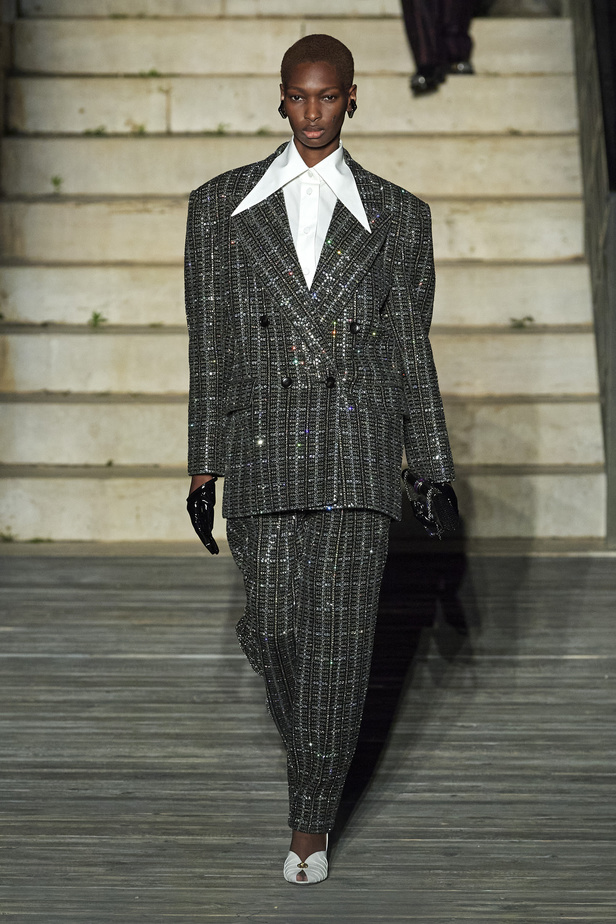 عرض أزياء غوتشي كروز 2023 خطوة نحو مستقبل حيوي في عالم الموضة