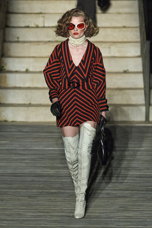 عرض أزياء غوتشي كروز 2023 خطوة نحو مستقبل حيوي في عالم الموضة