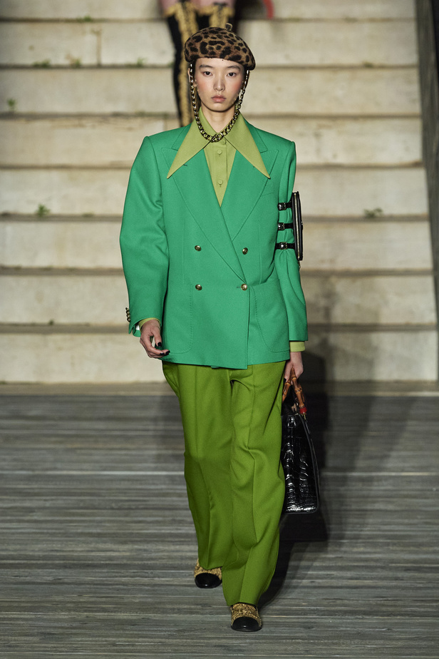 عرض أزياء غوتشي كروز 2023 خطوة نحو مستقبل حيوي في عالم الموضة