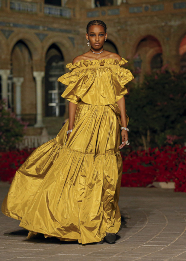 Dior تحتفل بالأنوثة في مجموعة "ديور كروز" للعام 2023