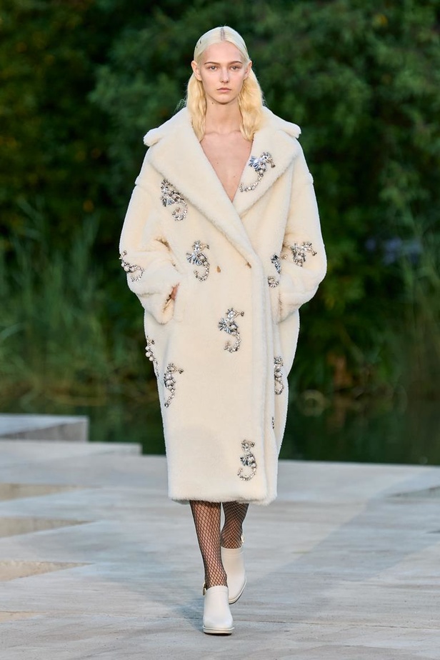 عرض أزياء Max Mara Resort 2023