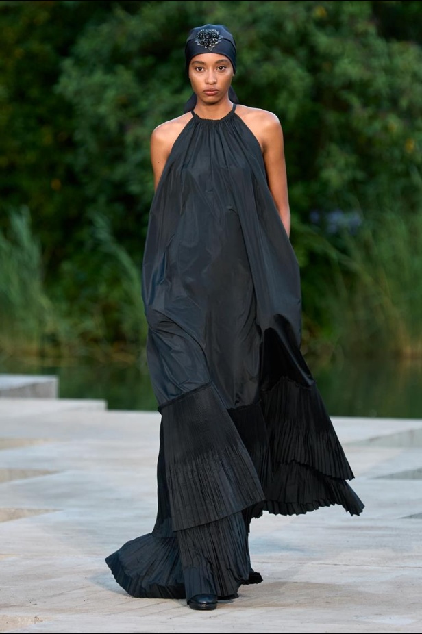 عرض أزياء Max Mara Resort 2023