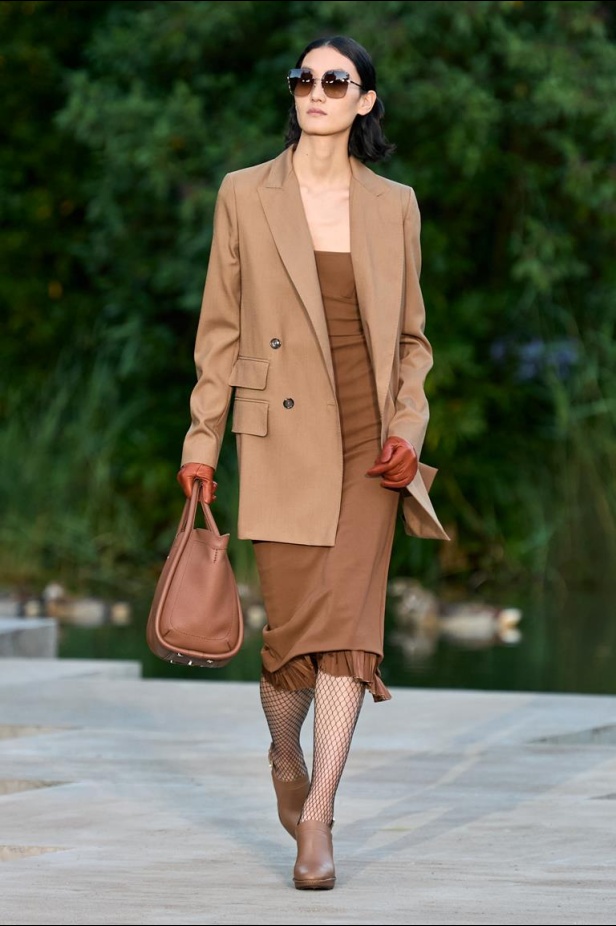 عرض أزياء Max Mara Resort 2023