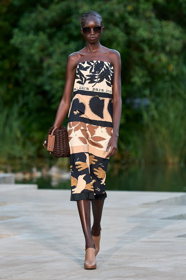 عرض أزياء Max Mara Resort 2023
