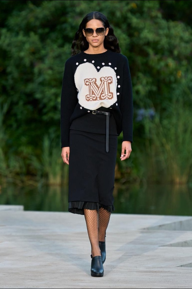 عرض أزياء Max Mara Resort 2023