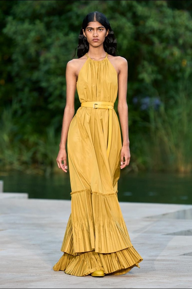 عرض أزياء Max Mara Resort 2023