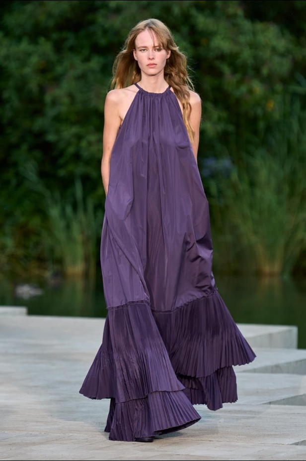 عرض أزياء Max Mara Resort 2023