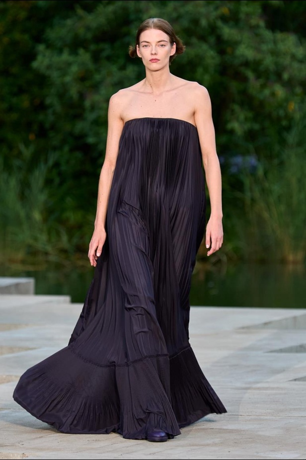 عرض أزياء Max Mara Resort 2023