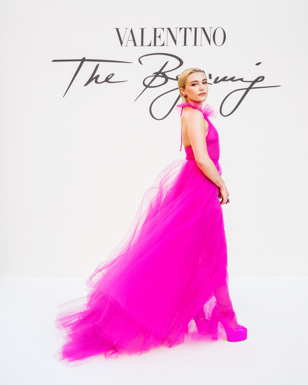 مجموعة Valentino للهوت كوتور 2022 تتخطى التقاليد بقطع عصرية