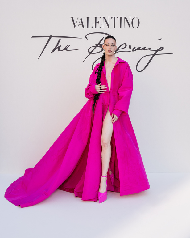 مجموعة Valentino للهوت كوتور 2022 تتخطى التقاليد بقطع عصرية