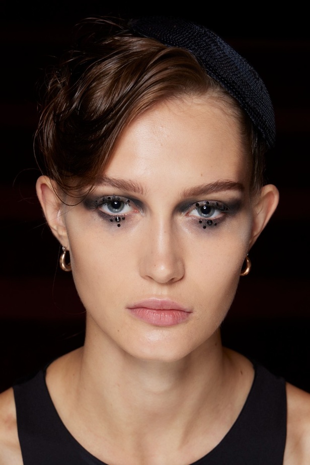 اطلالات جمالية من مجموعة Giorgio Armani Privé