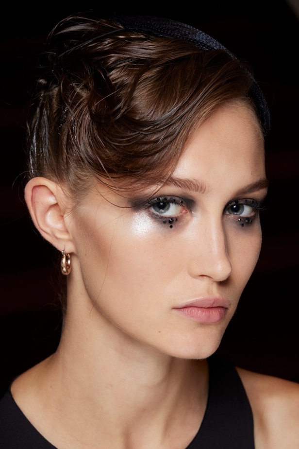 اطلالات جمالية من مجموعة Giorgio Armani Privé