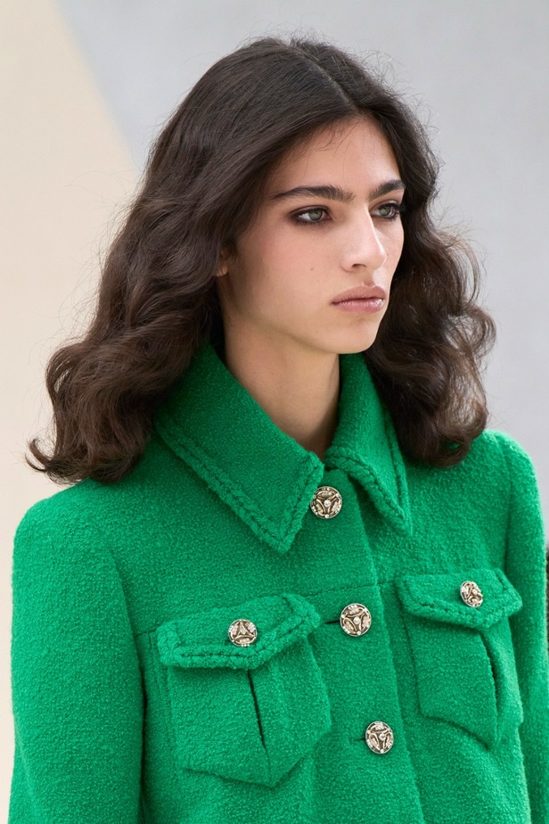 اطلالات جمالية من مجموعة CHANEL للأزياء الراقية لخريف وشتاء 2023