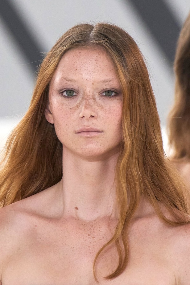 اطلالات جمالية من مجموعة CHANEL للأزياء الراقية لخريف وشتاء 2023