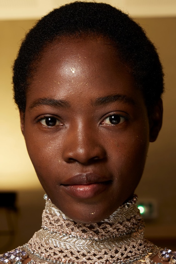 مجموعة ايلي صعب للهوت كوتور لموسم خريف وشتاء 2022