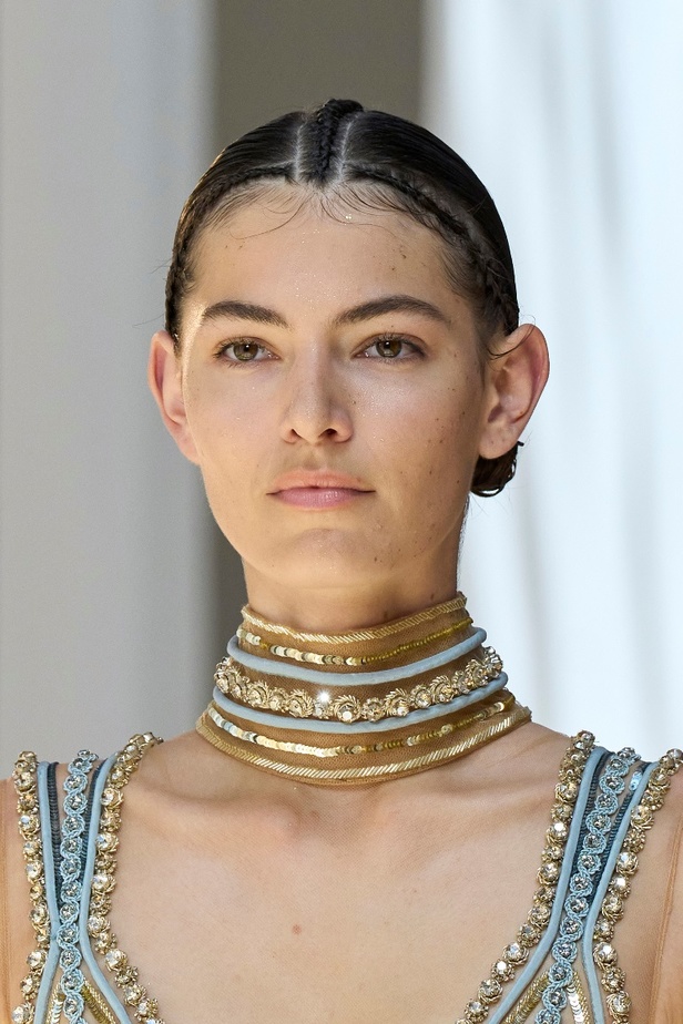 مجموعة ايلي صعب للهوت كوتور لموسم خريف وشتاء 2022