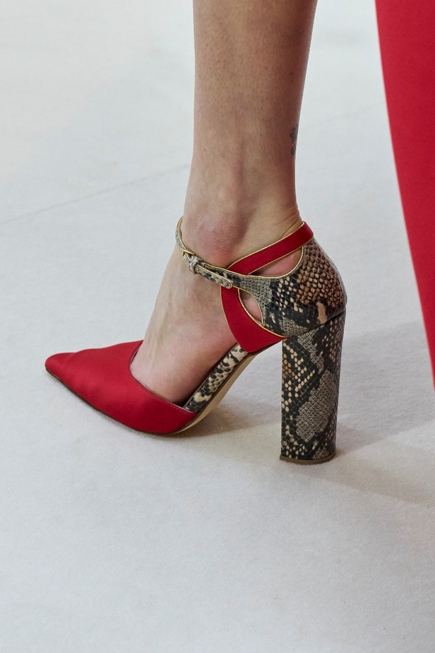 مجموعة ايلي صعب للهوت كوتور لموسم خريف وشتاء 2022