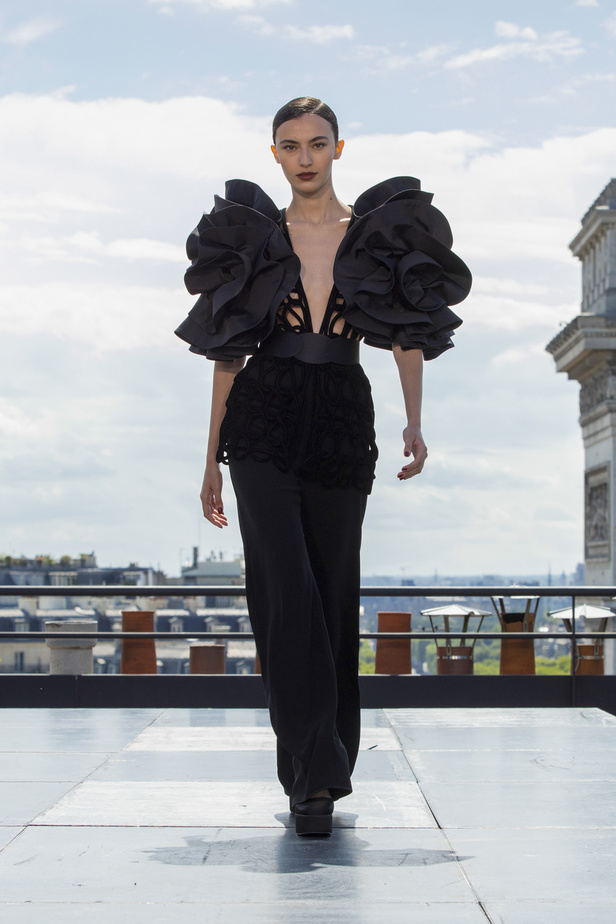 الحنين الى الحقبة الرومانسية في مجموعة جورج شقرا لخريف وشتاء 2022 - 2023