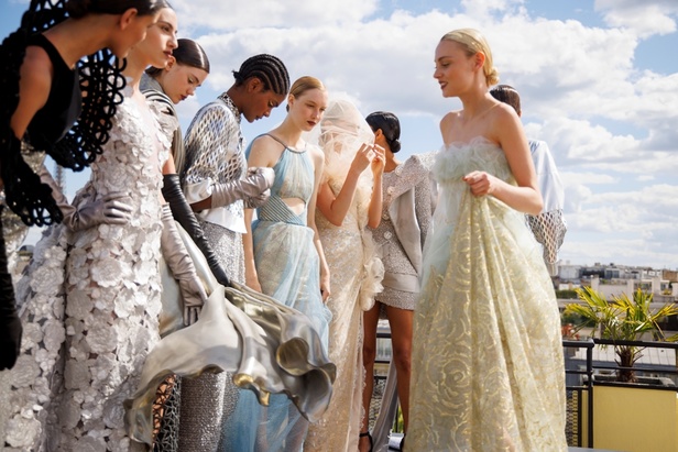 الحنين الى الحقبة الرومانسية في مجموعة جورج شقرا لخريف وشتاء 2022 - 2023