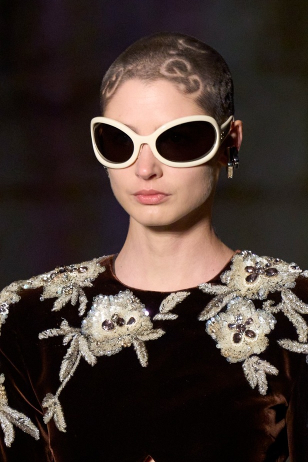 اطلالات جمالية من عرض أزياء غوتشي كروز 2023