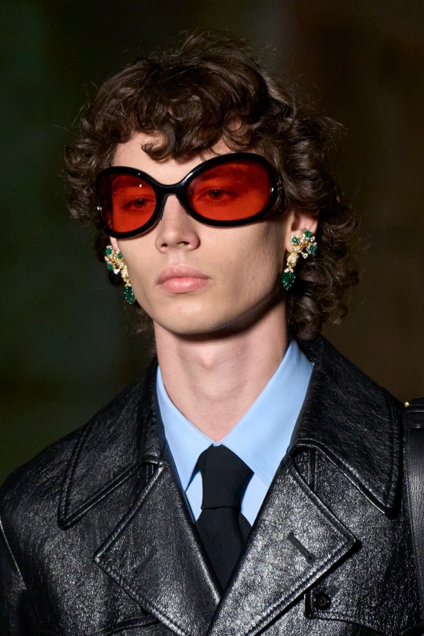 اطلالات جمالية من عرض أزياء غوتشي كروز 2023