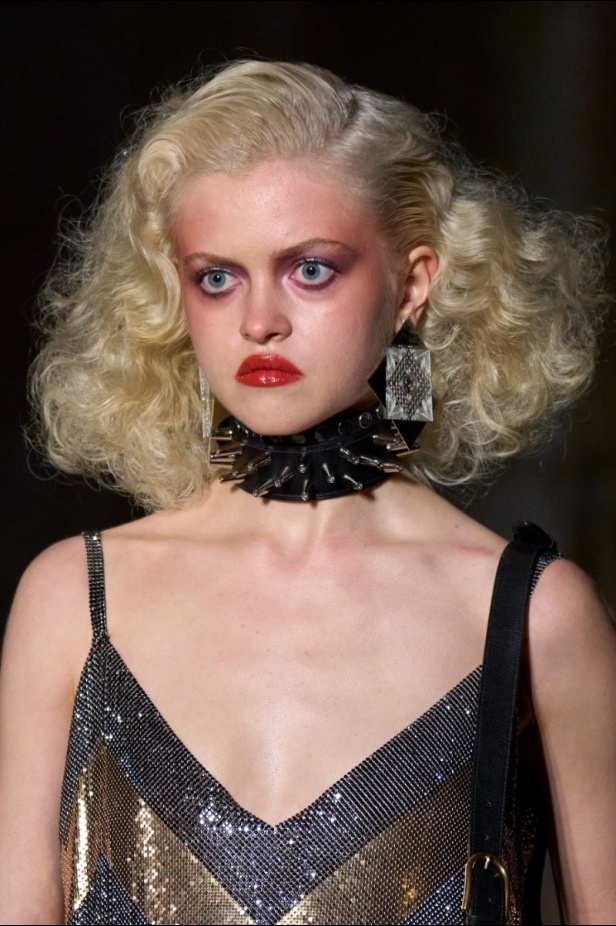 اطلالات جمالية من عرض أزياء غوتشي كروز 2023