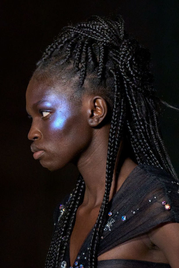 اطلالات جمالية من عرض أزياء غوتشي كروز 2023