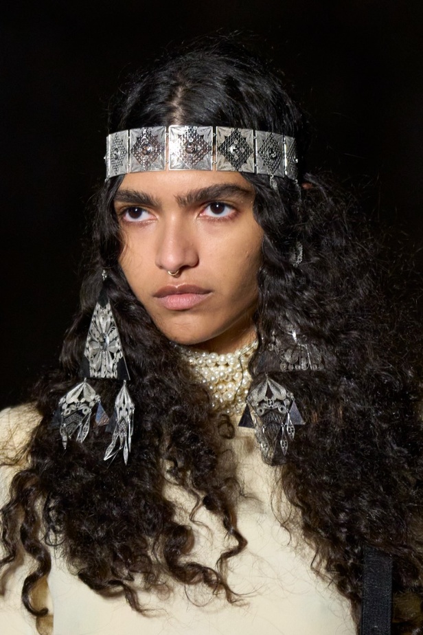 اطلالات جمالية من عرض أزياء غوتشي كروز 2023