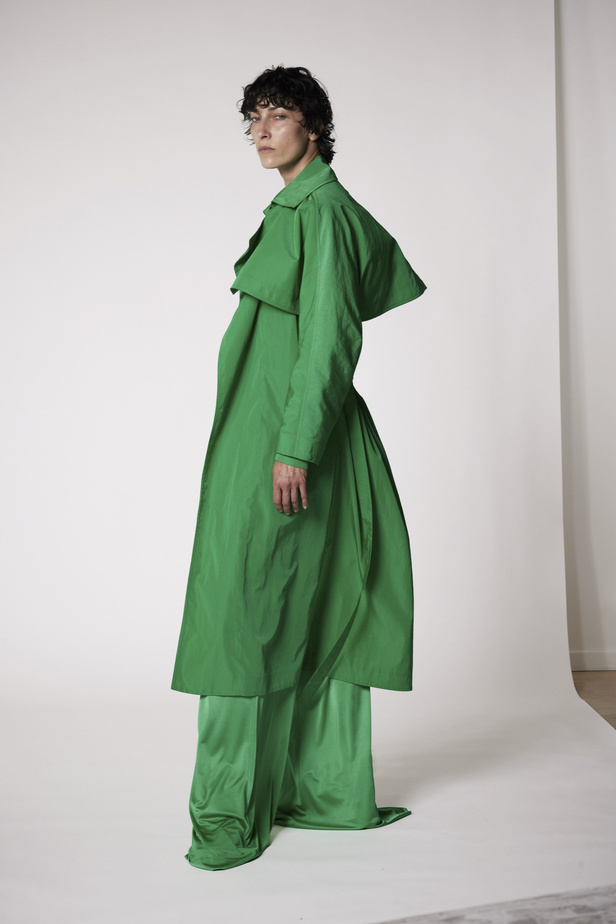 عرض أزياء Maison Rabih Kayrouz للهوت كوتور 2022 يحيي موضة القصات الفضفاضة