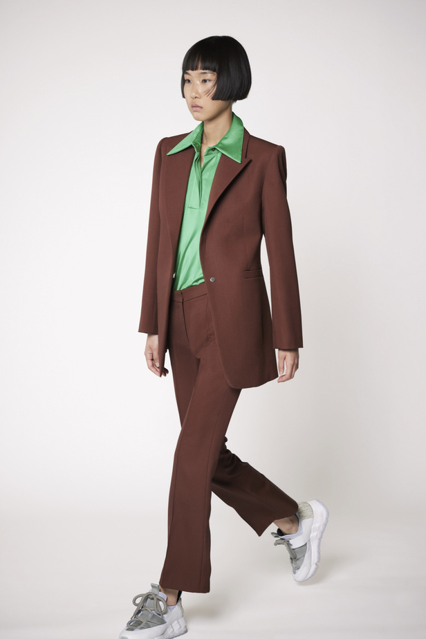 عرض أزياء Maison Rabih Kayrouz للهوت كوتور 2022 يحيي موضة القصات الفضفاضة