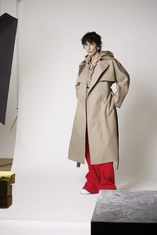 عرض أزياء Maison Rabih Kayrouz للهوت كوتور 2022 يحيي موضة القصات الفضفاضة