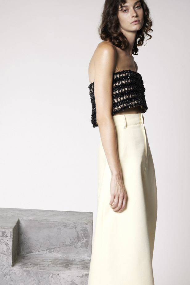 عرض أزياء Maison Rabih Kayrouz للهوت كوتور 2022 يحيي موضة القصات الفضفاضة