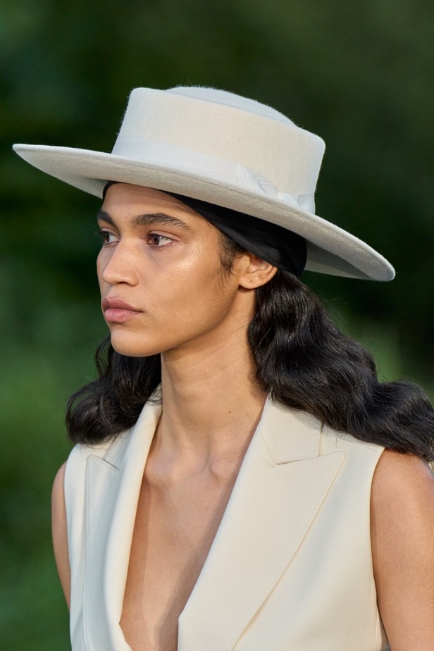 اطلالات جمالية من عرض أزياء Max Mara Resort 2023