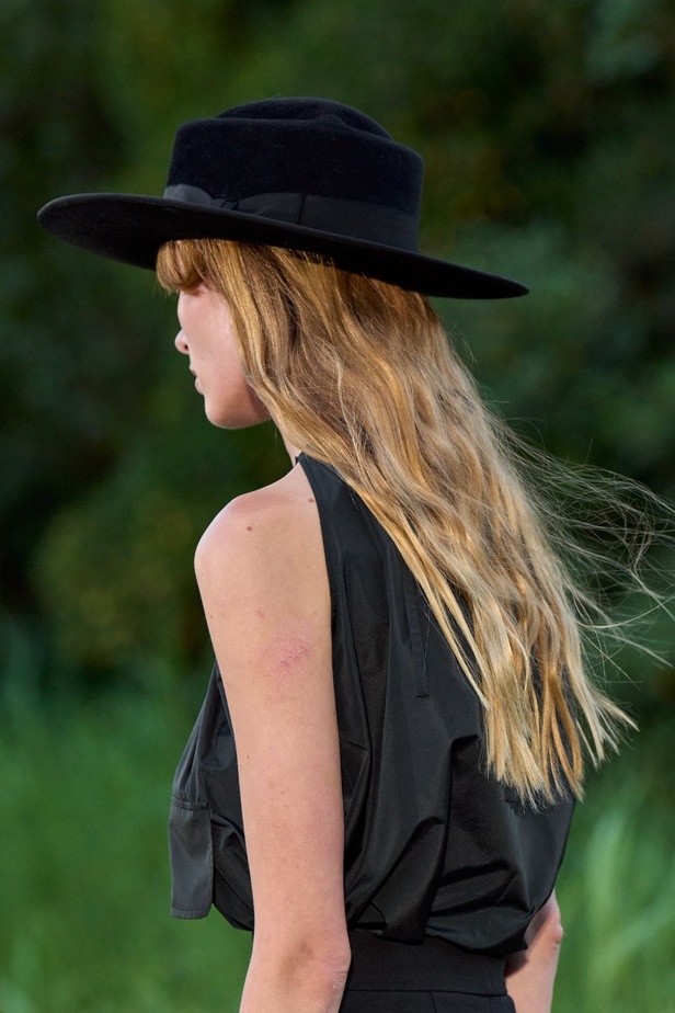 اطلالات جمالية من عرض أزياء Max Mara Resort 2023