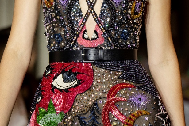 مجموعة زهير مراد للأزياء الراقية لخريف 2022... عندما تتآمر الكوتور مع الكون ونجومه