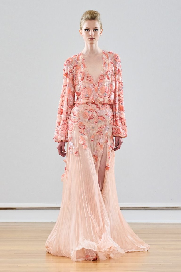 مجموعة رامي العلي لخريف وشتاء 2023 تستحضر جمال الستينيات بتصاميمها الكلاسيكية المفعمة بالحيوية