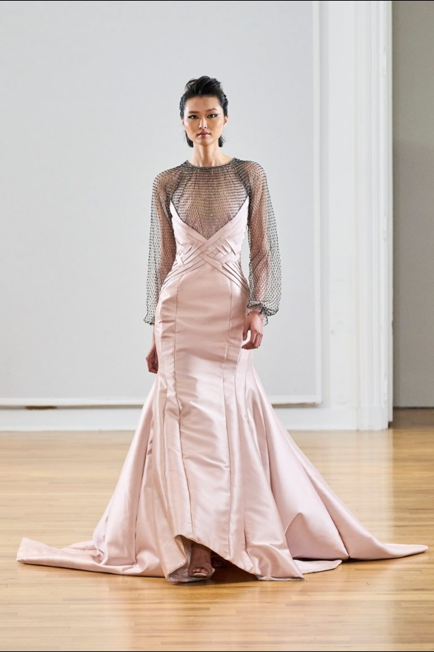 مجموعة رامي العلي لخريف وشتاء 2023 تستحضر جمال الستينيات بتصاميمها الكلاسيكية المفعمة بالحيوية